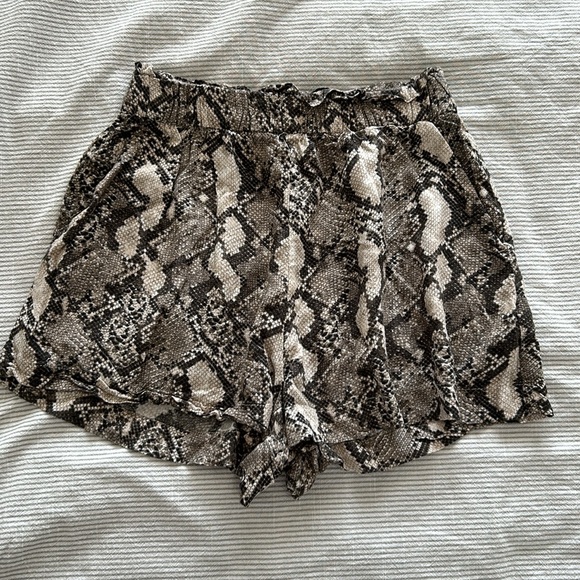 Linen Shorts - Picture 4 of 5